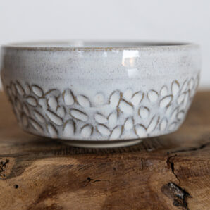 Schale - snowy leaves